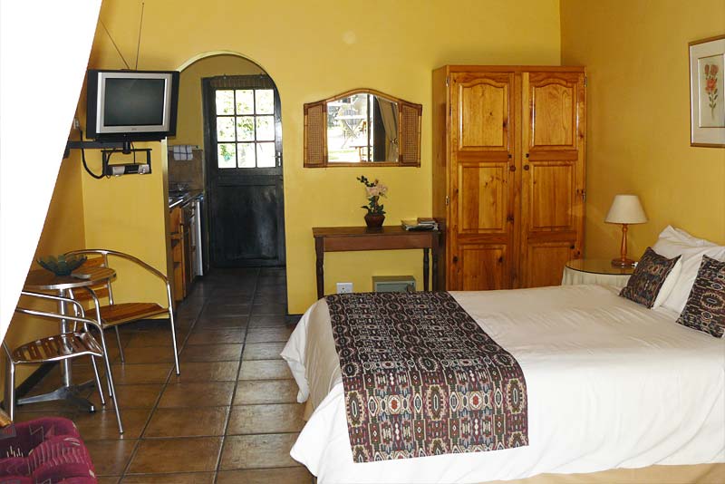 Bachelor style double bed room cottage 