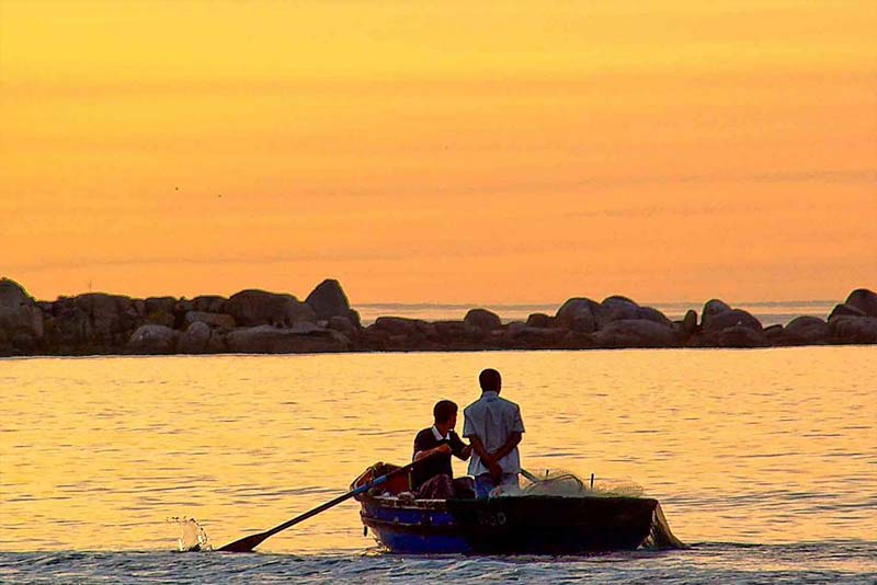 Fishermen bringing in the catch!