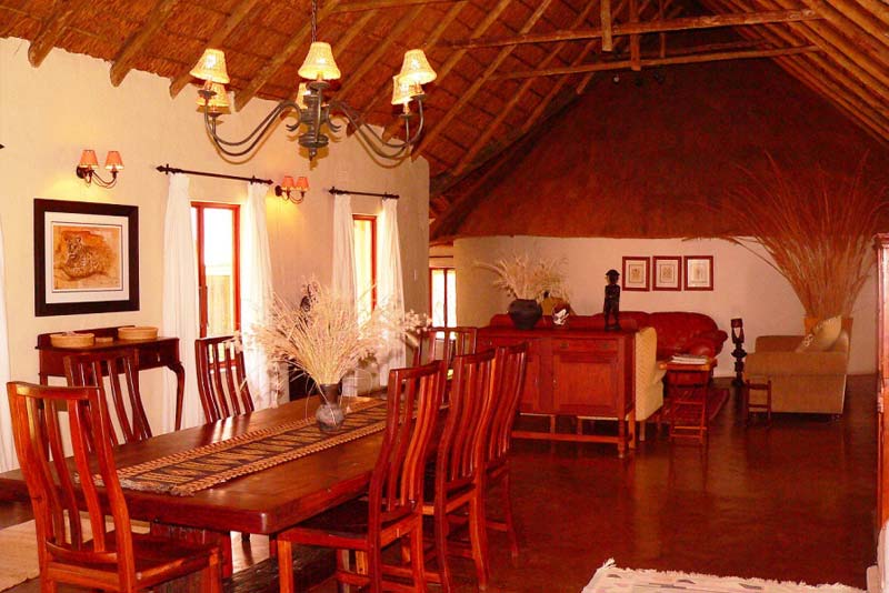 Izintaba dining room and lounge