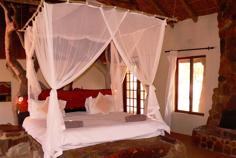 Izintaba Lodge main bedroom