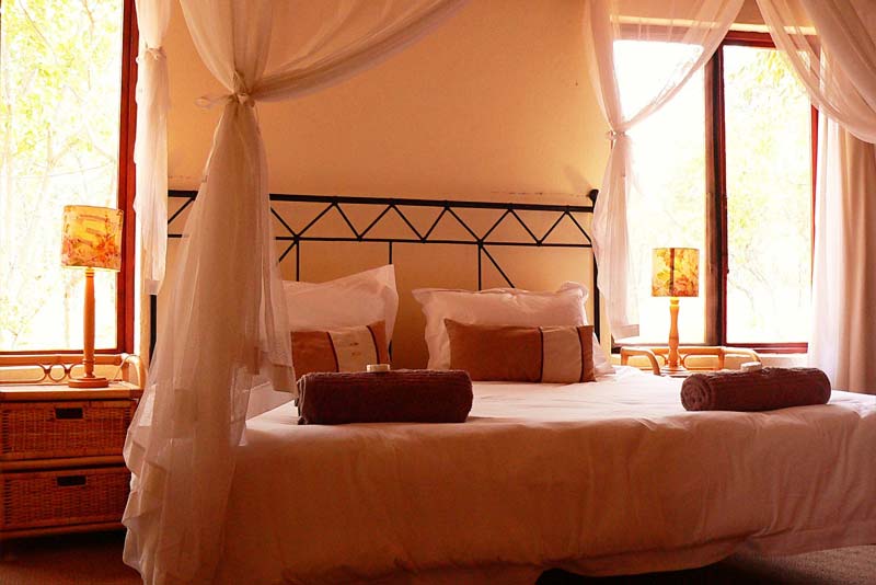 Kudu Cottage king bedroom