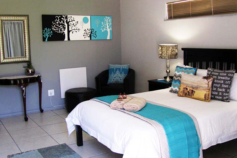 Room 8 Luxury (bath) King Bed