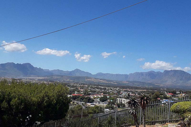 Mountain views from patio - Logan's Lodge self catering Gordons Bay, Cape Town