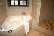 Luxury suite 9 bathroom