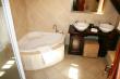 Luxury suite 7 bathroom