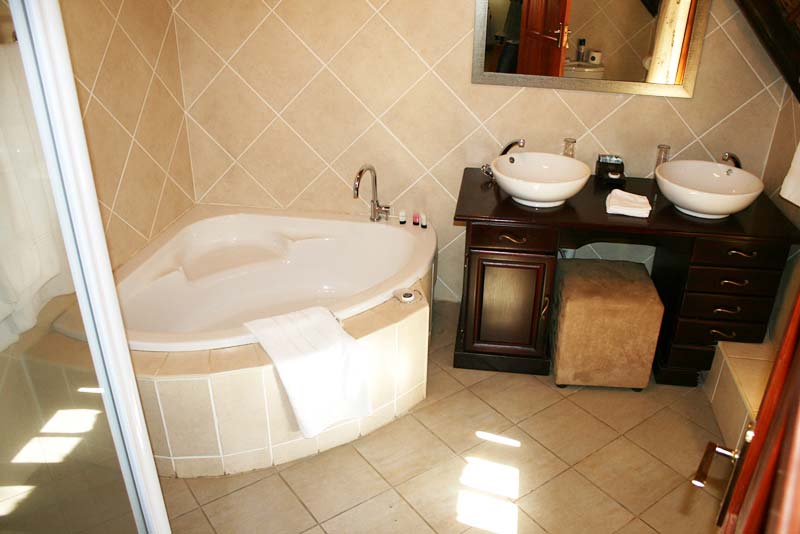 Luxury suite 7 bathroom