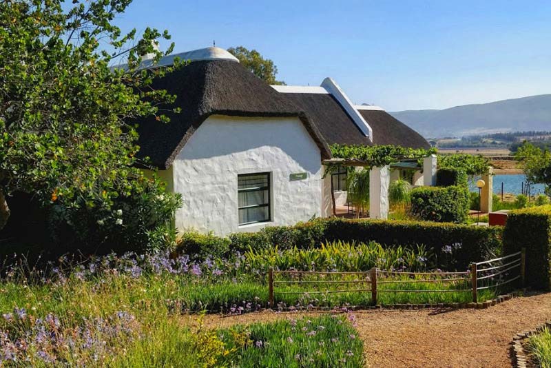 MooiBly self catering thatched cottages in Paarl