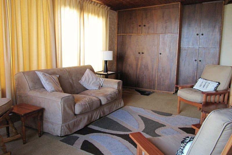 Lounge of House - Nick's Seaside Rest, Bloubergstrand 
