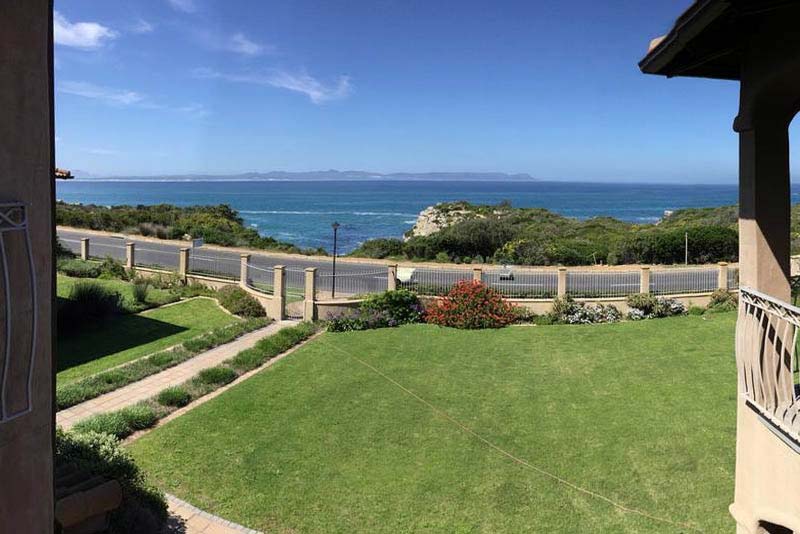 On The Cliff Guest House - bed and breakfast in Hermanus