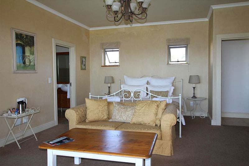 On The Cliff Guest House - bed and breakfast in Hermanus