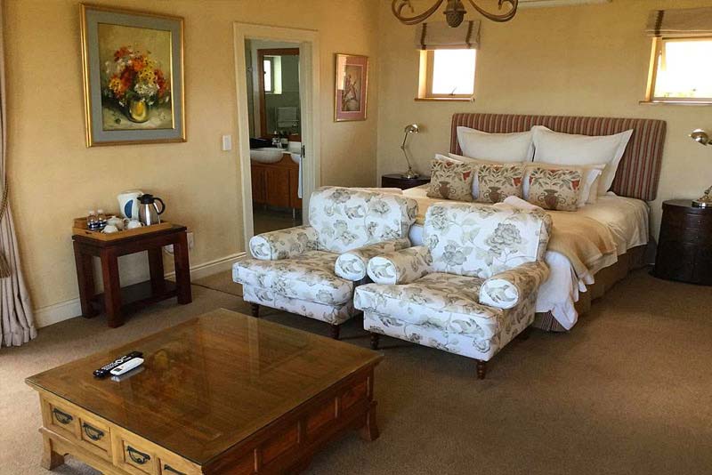 On The Cliff Guest House - bed and breakfast in Hermanus