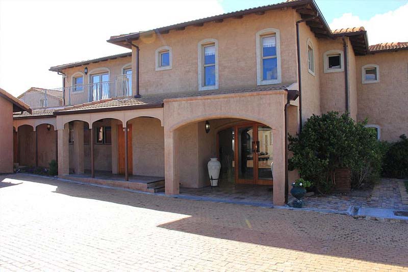 On The Cliff Guest House - bed and breakfast in Hermanus