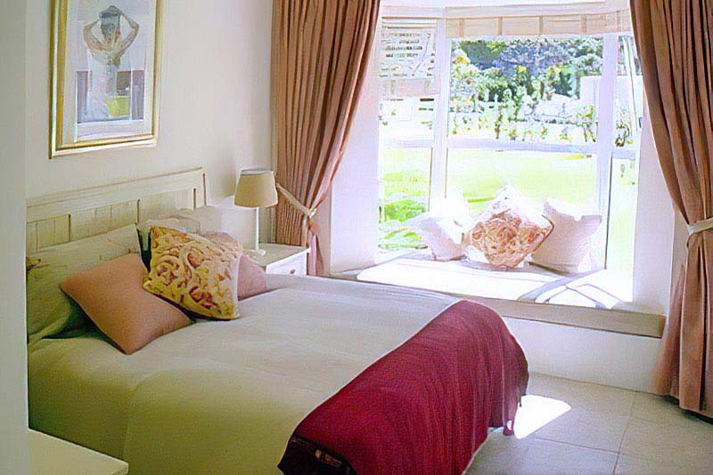 Main bedroom with bathroom ensuite