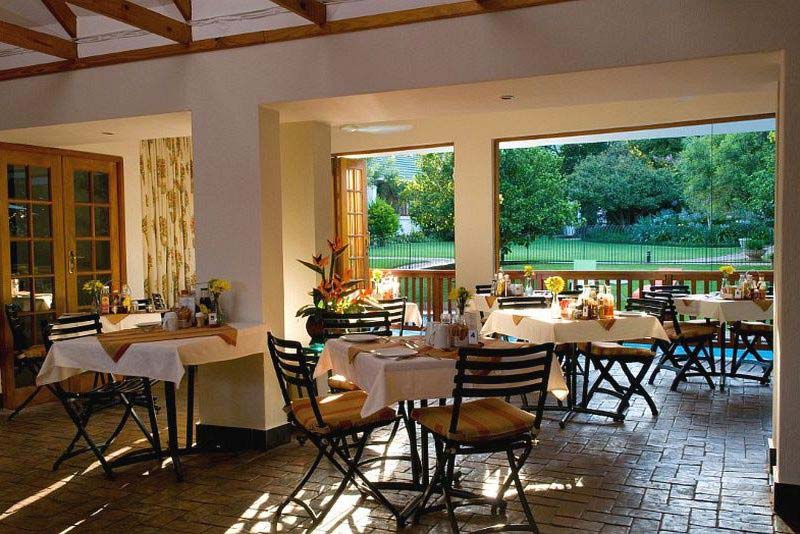 Dining room overlooking pool