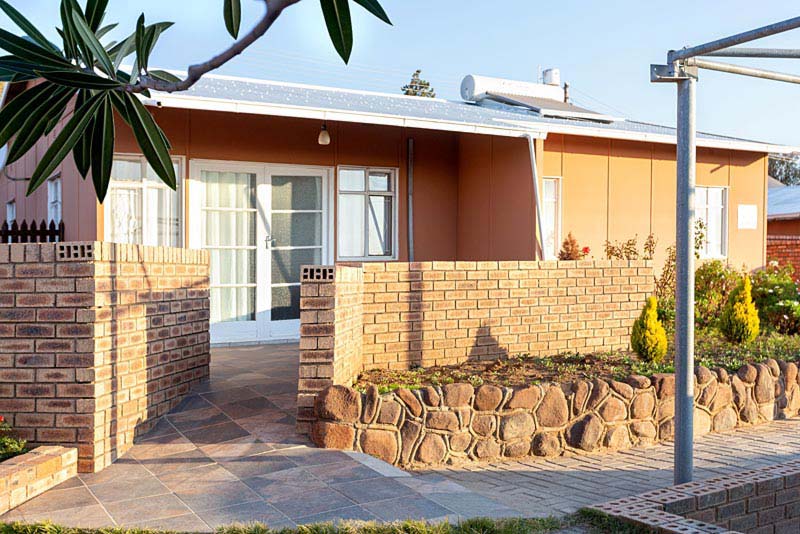 Suikerbekkie - Rose Cottage self catering Gariep Dam