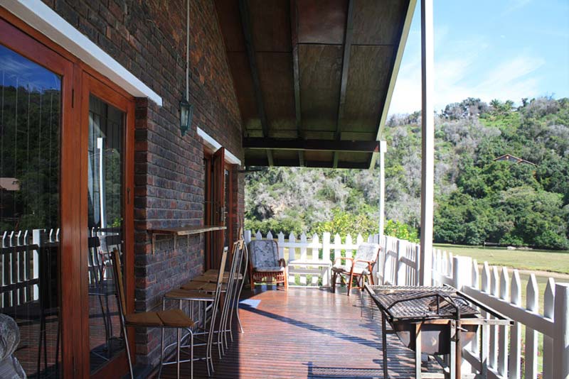 Cottage 4 deck that overlooks the river and swimming pool