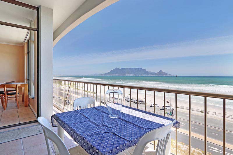 Sea Breeze - self catering in Bloubergstrand, Cape Town