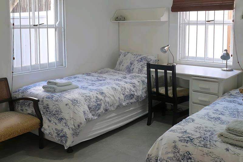 Bedroom 2 - Stellenbosch Apartment self catering 