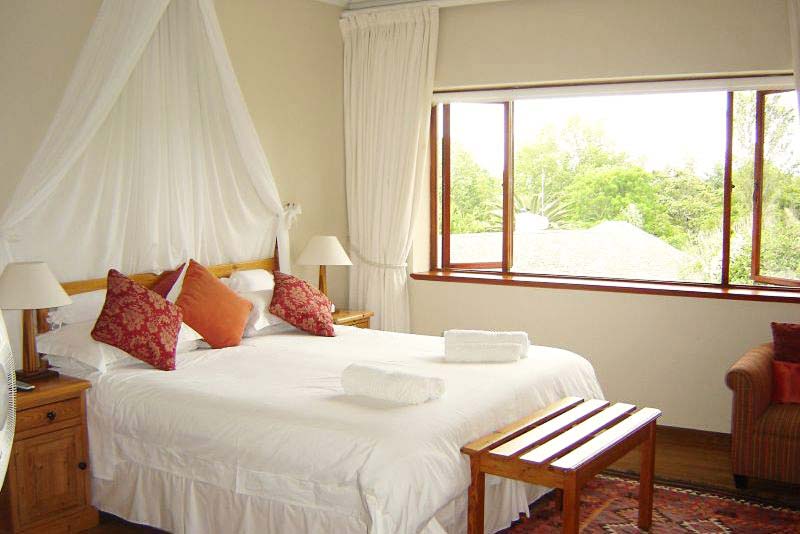 Green Suite = Honeymoon Suite