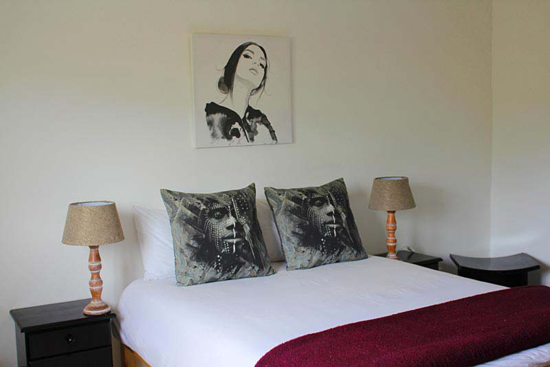 Gum Tree Cottage - Double Bedroom 1 with Bathroom en suite