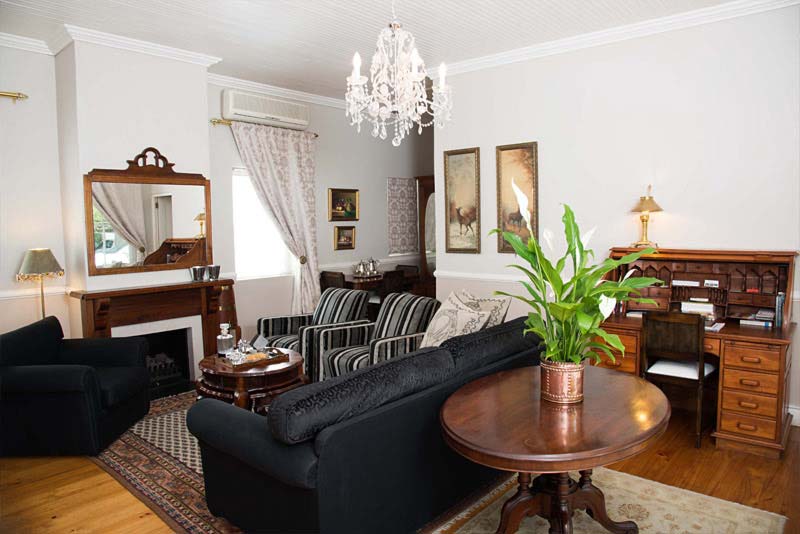 Lounge between Twin Room 1&2
