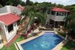 Pool and breakfast area - Bed and Breakfast Hartbeespoort Dam