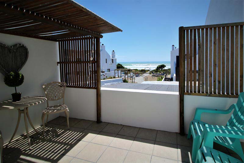 White Mussel Room Balcony