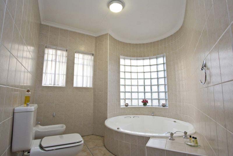 Luxury Suite bathroom
