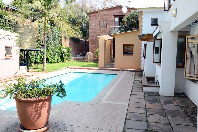 Pool area - Bed & Breakfast Hatfield