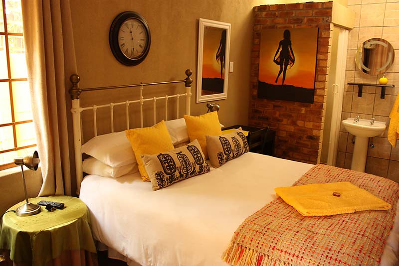 Mexican Room - Double Room with microwave and fridge