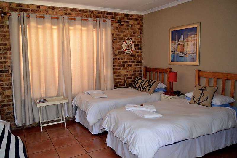 Sailors Room Twin Room with fridge and microwave