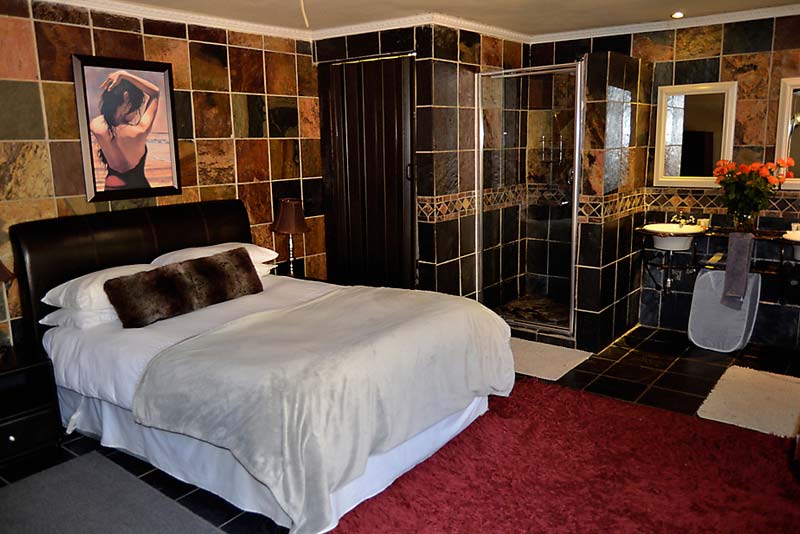 Roman Room - Honeymoon Suite with bath and shower.