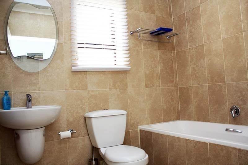 Bathroom - Whale Cove A104 self catering De Kelders