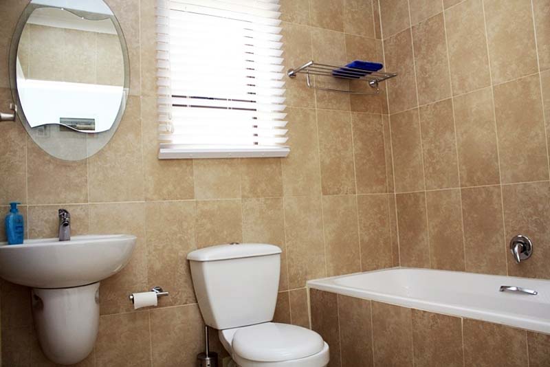 Bathroom - Whale Cove A104 self catering De Kelders