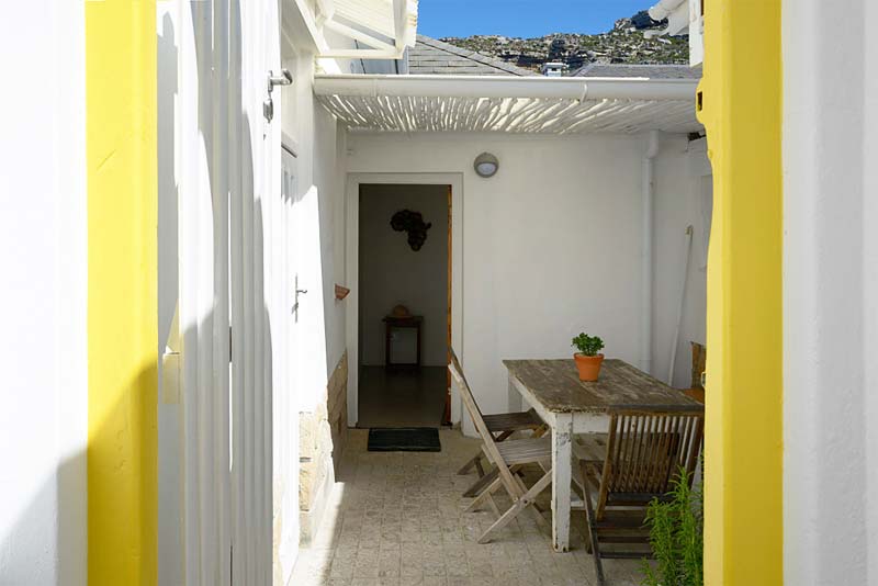 Chartfield Guesthouse - bed and breakfast accommodation in Kalk Bay, Cape Town.