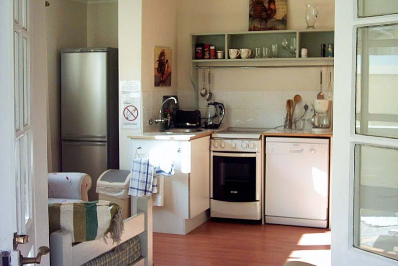 Lovely sunny kitchen open plan to the lounge