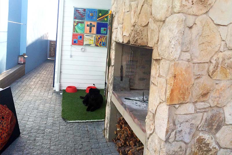 Back braai hiding from the SE's