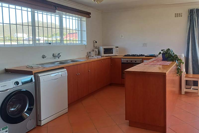 Fully equipped kitchen, incl. dishwasher & washing machine.