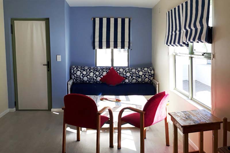 Oyster Catcher single sleeper couch