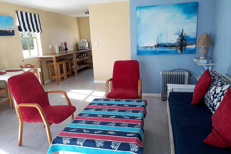 Seagull Lounge and kitchen