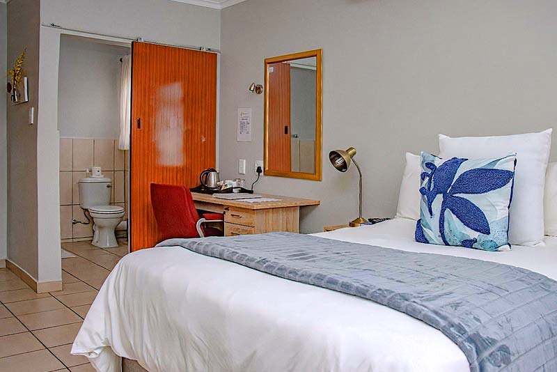 Woodpecker's Inn, Kempton Park - Deluxe Double Room