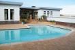 Blue Flamingo B&B - Bed & Breakfast Accommodation Table View