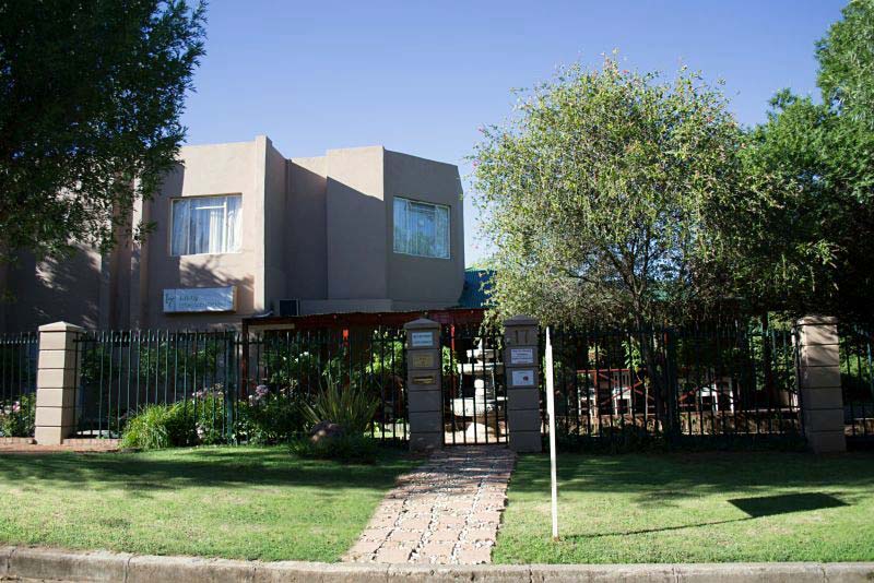 Lily Guesthouse - bed and breakfast and self catering in Bloemfontein