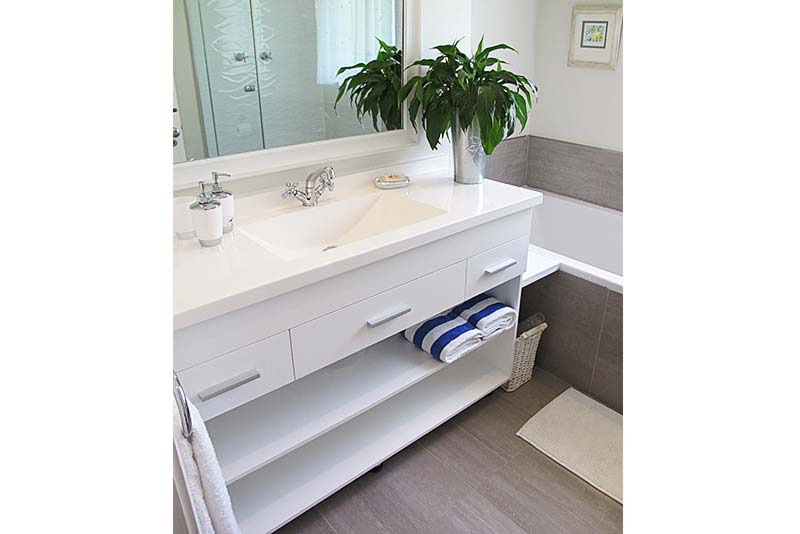 Jasmine studio bathroom