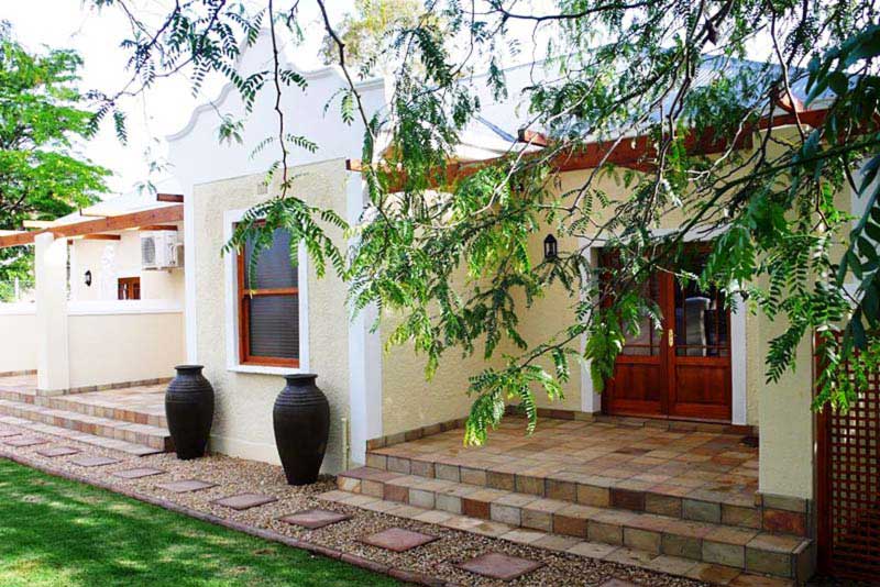 Honeylocust Guesthouse bed & breakfast in Colesberg