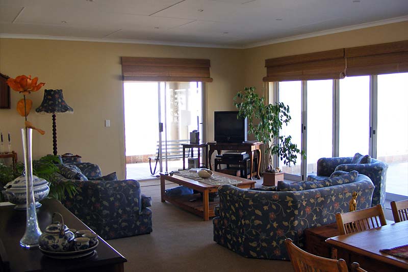 Large living area with DSTV/ flat screen TV