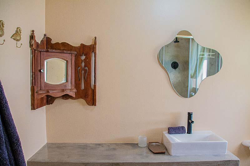 The Detach apartment bathroom with shower