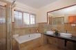 Bokmakerie bathroom