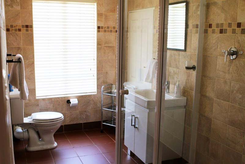 Room 7 Bathroom