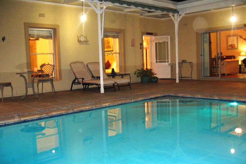 Paradiso Guesthouse - bed and breakfast in Constantia, Cape Town